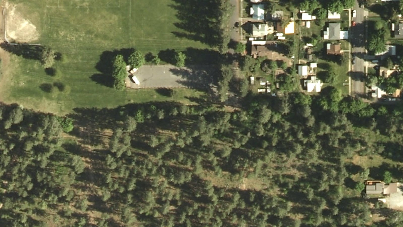 Earlier aerial view of Underhill Park and adjacent land in East Central